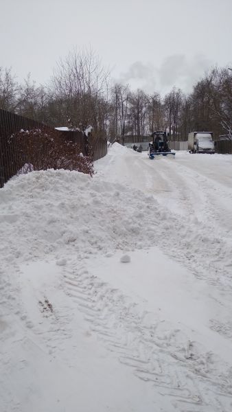Уборка снега во дворах города Раменское.