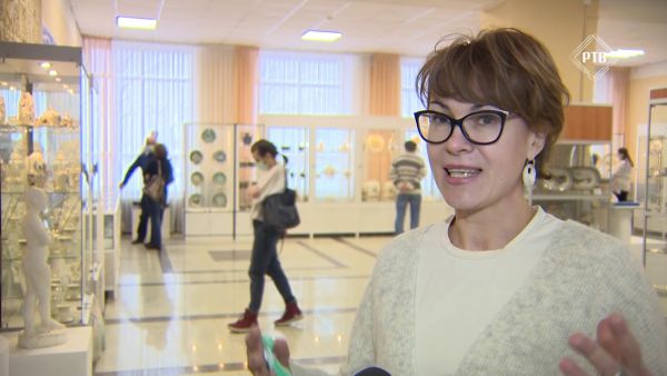 Нина Александровна Некрасова несколько десятилетий обучала студентов художественного колледжа гжельскому ремеслу.
