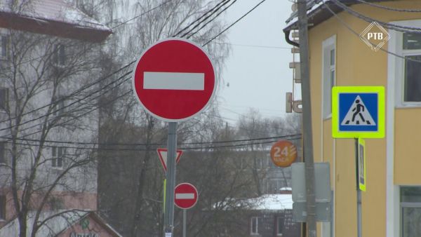 Пересечение улиц Стахановская и Гурьева является очень узким дорожным маршрутом.