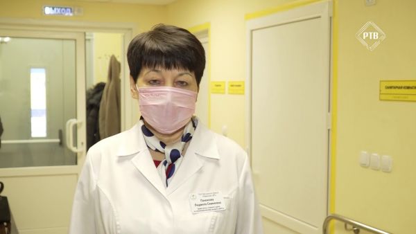 Пройти вакцинацию от COVID-19 можно без записи и посещения поликлиники.