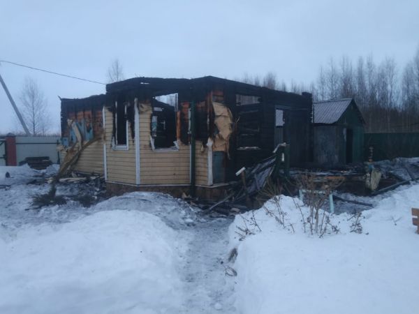 Сегодня в 2 часа ночи на пуль ЦППС Раменского гарнизона пожарной охраны поступило сообщение о пожаре в садовом доме.