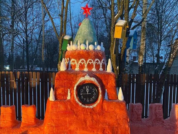 Что может быть лучше Снежного замка? Правильно, Снежный Кремль!