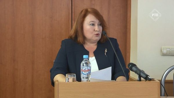 Ирина Задорожная отчиталась перед советом депутатов о работе экономического блока Администрации.