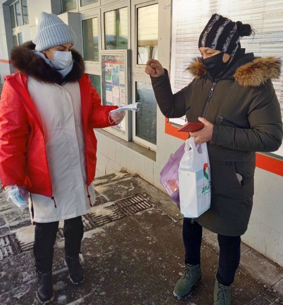 Волонтеры Раменского городского округа продолжают следить за соблюдением масочного режима в общественном транспорте.