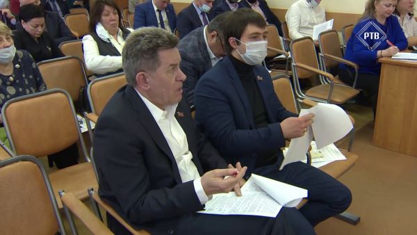 Об итогах работы в период за 2020 год в сфере ЖКХ рассказал Виталий Чехов, заместитель главы.