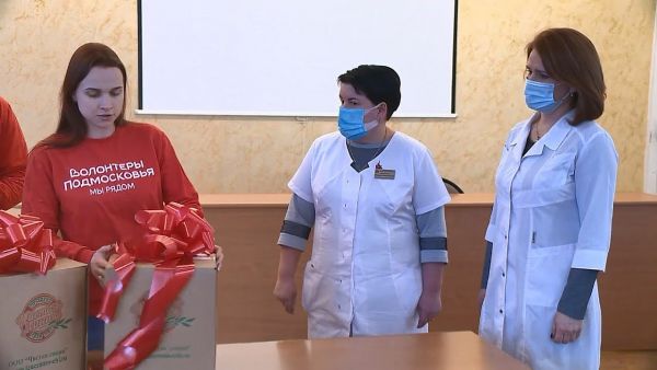Подмосковные волонтеры оперативного штаба помощи «Мы рядом» продолжают поддерживать врачей