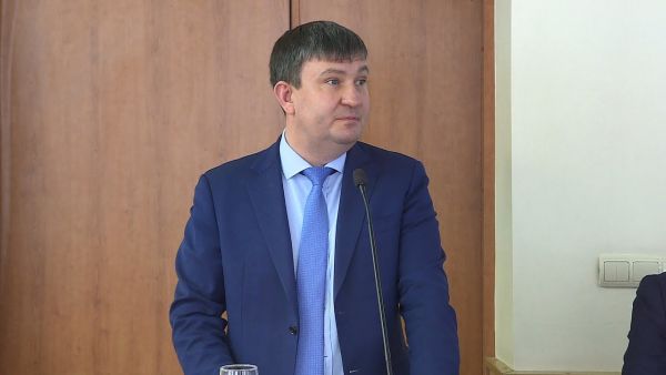 Прошли депутатские слушания.