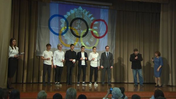 Раменскую 21-ую школу посетил Министр спорта МО Роман Терюшков и глава округа Виктор Неволин.