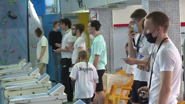 В бассейне «Сатурн» собрались спортсмены из разных уголков Подмосковья, а также из нашего города.