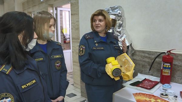 В преддверие международного Дня гражданской обороны в ДК им. Воровского прошла тематическая выставка