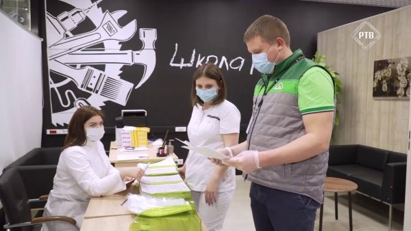 В самом крупном торговом центре Раменского г.о «Леруа Мерлен» открылся передвижной пункт вакцинации.