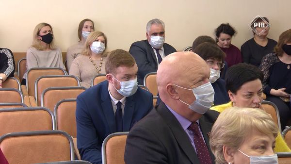 В своем выступлении Ирина Васильевна подвела итоги работы в 2020 году учреждений здравоохранения.