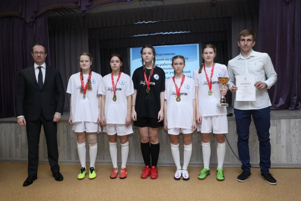 Министр физической культуры и спорта МО Роман Терюшков и глава Раменского г.о Виктор Неволин посетили Клишевскую школу.