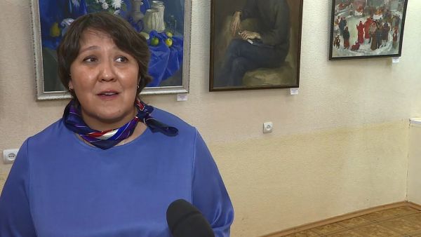 Елена Алиева — художник с большим опытом, участвовала в региональных и всероссийских выставках.