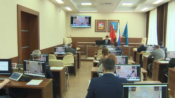 Губернатор провел видеосовещание с руководителями ведомств и главами городских округов.