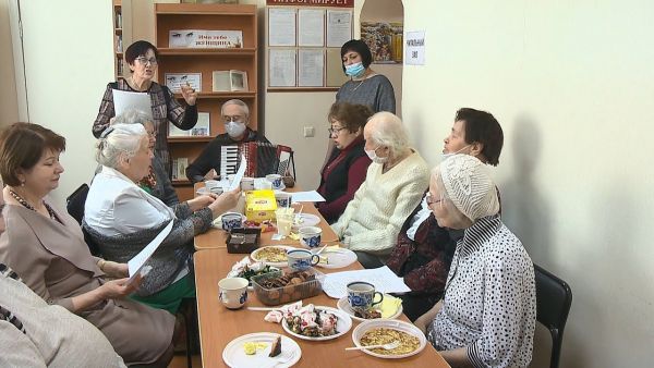 Почтенные жители территориального управления «Новохаритоновское» сегодня провожали Масленицу.