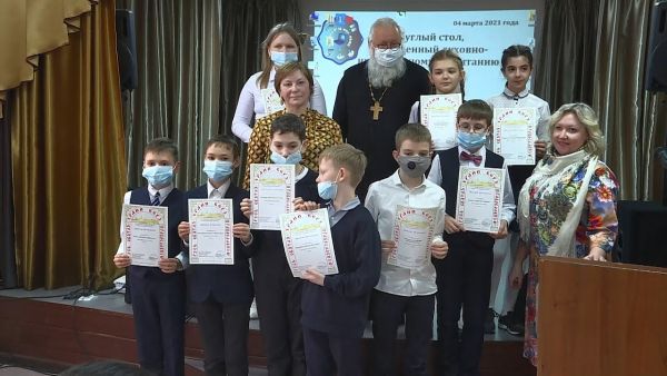 После продолжительного перерыва в ДК поселка РАОС возобновились тематические «Круглые столы».