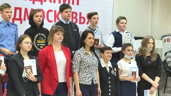 14-летние граждане Раменского г.о получают паспорта во Дворце культуры имени Воровского.
