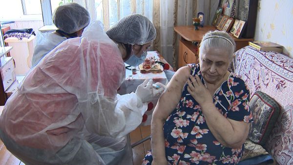 Вакцинация от COVID-19 доступна маломобильным категориям без посещения поликлиники.