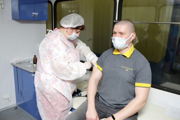 Сотрудники раменского филиала «Мострансавто» прошли профосмотр и вакцинировались.