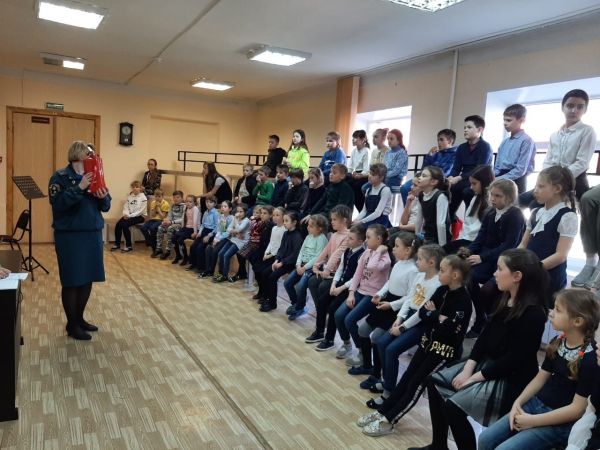 В образовательных учреждениях прошли открытые уроки, посвященные 35-й годовщине аварии на Чернобыльской АЭС.