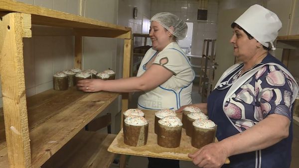 Духовного центра Казанской иконы Божией Матери выпекают более тысячи куличей.