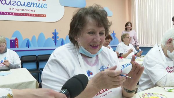 Главный пасхальный символ с гжельскими узорами. Мастер-класс по росписи пасхальных яиц.