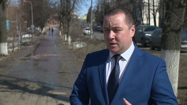 Город начинают приводить в порядок после зимы.