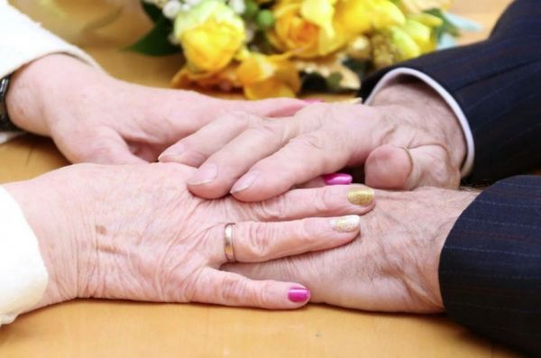 С начала года  9 пар, проживающих в г. Рошаль получили единовременную выплату к юбилею совместной жизни.