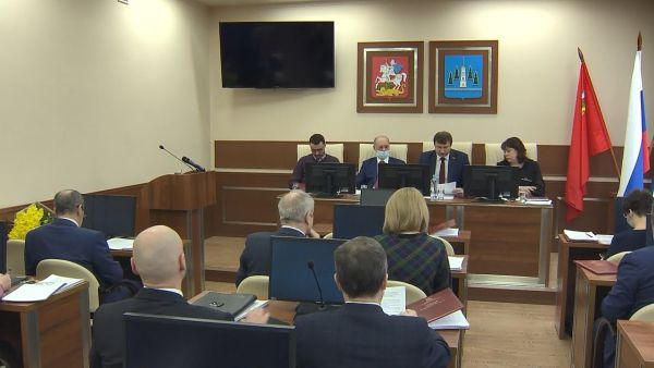 На заседании Совета депутатов рассмотрели более 13  вопросов.
