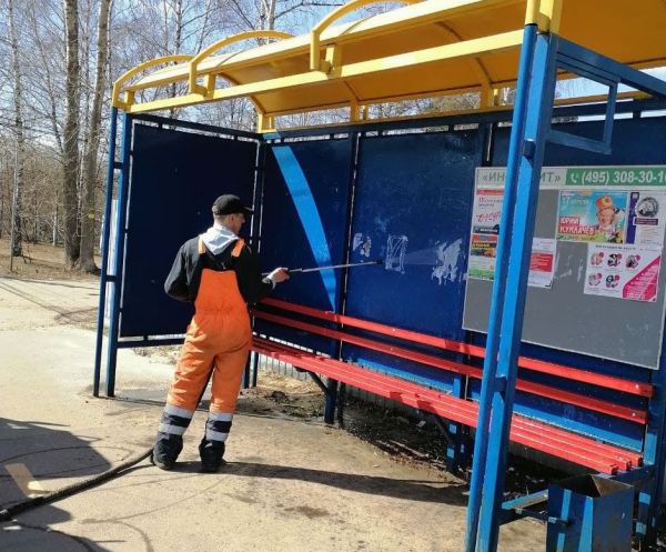 В Раменском городском округе продолжаются работы по уборке дорог.