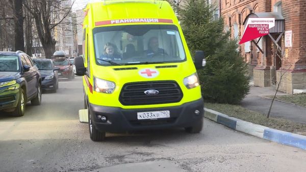 Подмосковные подстанции скорой помощи получили 42 новые машины с медицинской техникой.