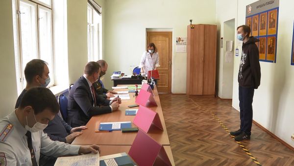 Призыв 2021 года по-прежнему проходит с рядом ограничений