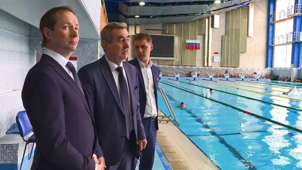 Роман Терюшков министр физической культуры и спорта Московской области посетил Раменскую гимназию.