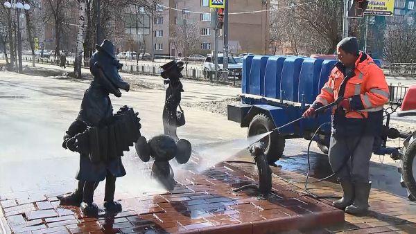 С 5 апреля в Раменском приступили к полномасштабной помывке городских скульптур.