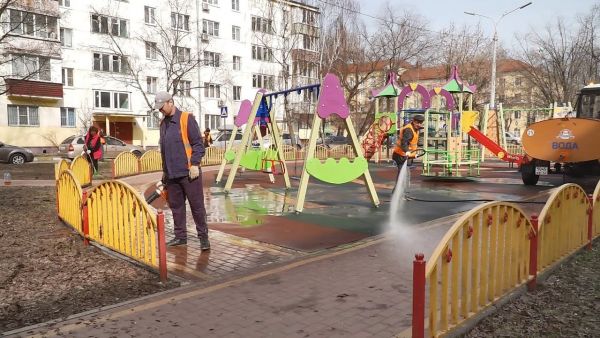 С наступлением весны работа коммунальных служб несколько изменилась.