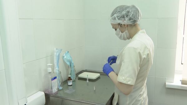 Самым надежным способом защиты от короновирусной инфекции является вакцинация.