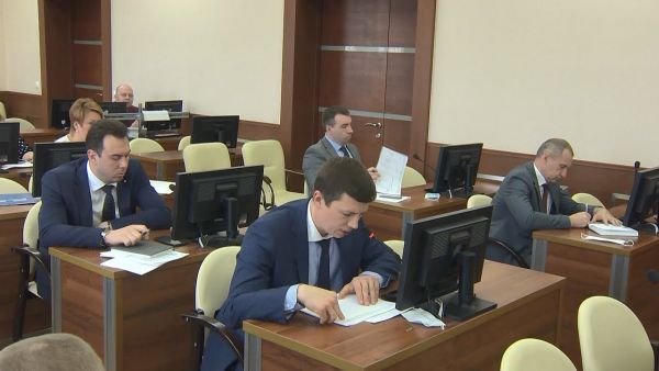 Темой номер один, как прежде, остается вакцинация населения.