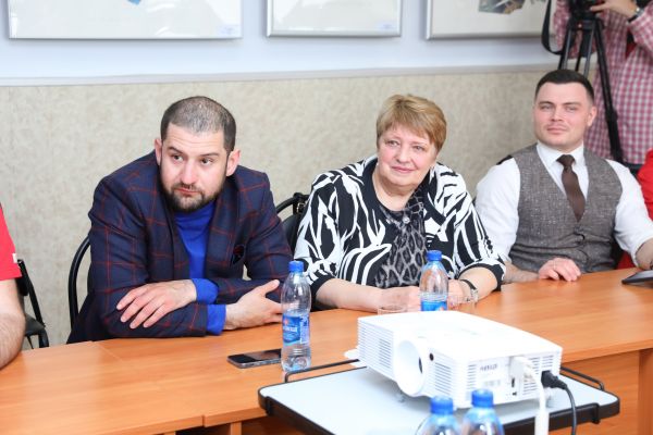 Завод ордена Дружбы народов является крупнейшей русской компанией по производству фарфоровых изделий.