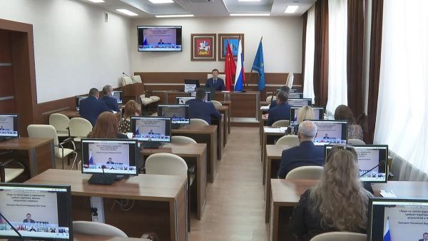 Андрей Воробьев провел видеосовещание с руководителями ведомств и главами городских округов.