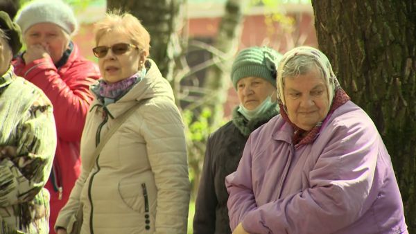 Песню «Синий платочек» просили исполнить на бис. Ветераны плакали и аплодировали.