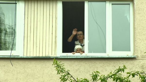 С самого утра творческий коллектив  выехал для поздравления ветеранов с праздником Победы.