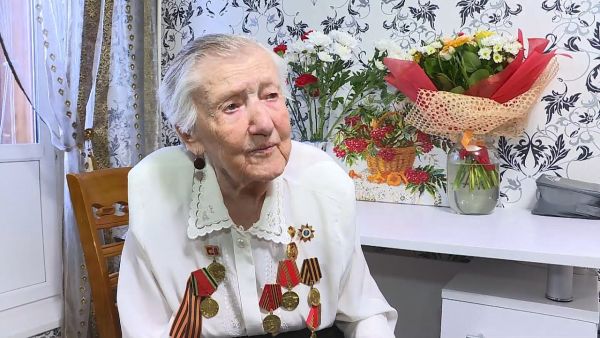 В годы ВОВ Ольга Балаур сдавала кровь и была награждена нагрудным знаком «Почётный донор СССР».