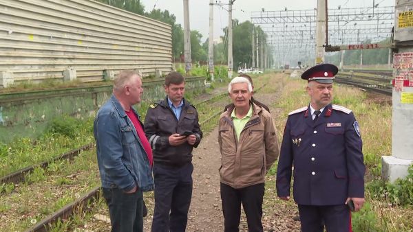 Железнодорожные пути вблизи платформы Быково достаточно оживленный участок.