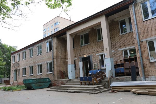 Глава Раменского городского округа проверил ход ремонтных работ в Удельнинской поликлинике и пообщался с жителями