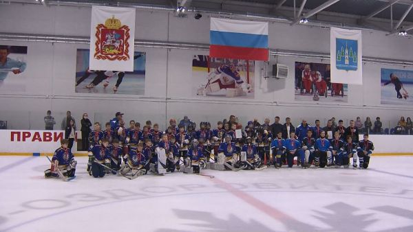 Хоккеистов СШ «Раменское» наградили за успешное выступление в первенстве Московской области.