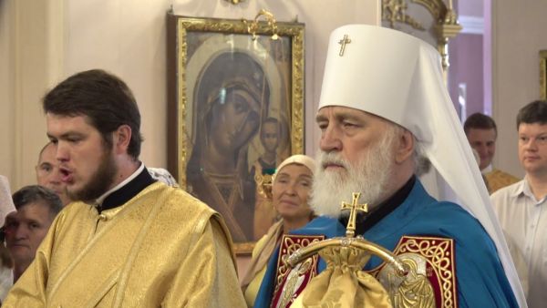 Митрополит Крутицкий и Коломенский Павел совершил Божественную литургию в Троицком соборе г.Раменское