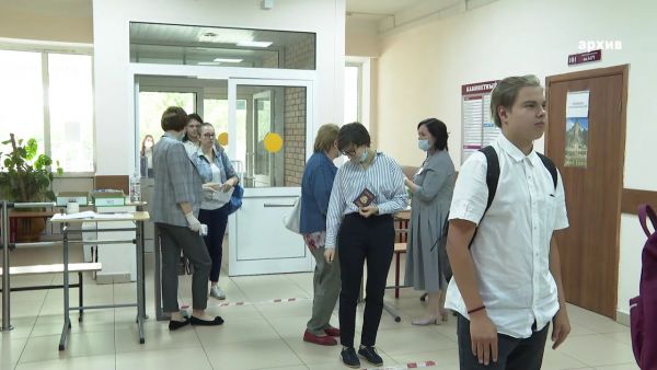 Сегодня и завтра, 03.06 и 04.06 11-ые классы сдают экзамен по русскому языку (ЕГЭ).