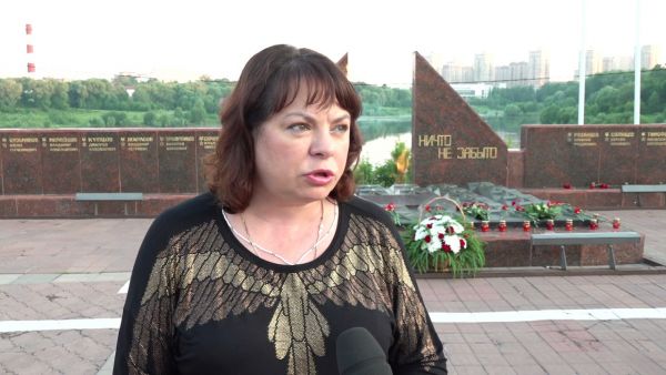 Сегодня в Раменском прошла церемония возложения цветов к Вечному огню на площади Победы