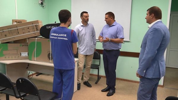 Бригадам Скорой медицинской помощи передали современный аппарат для сердечно-лёгочной реанимации .